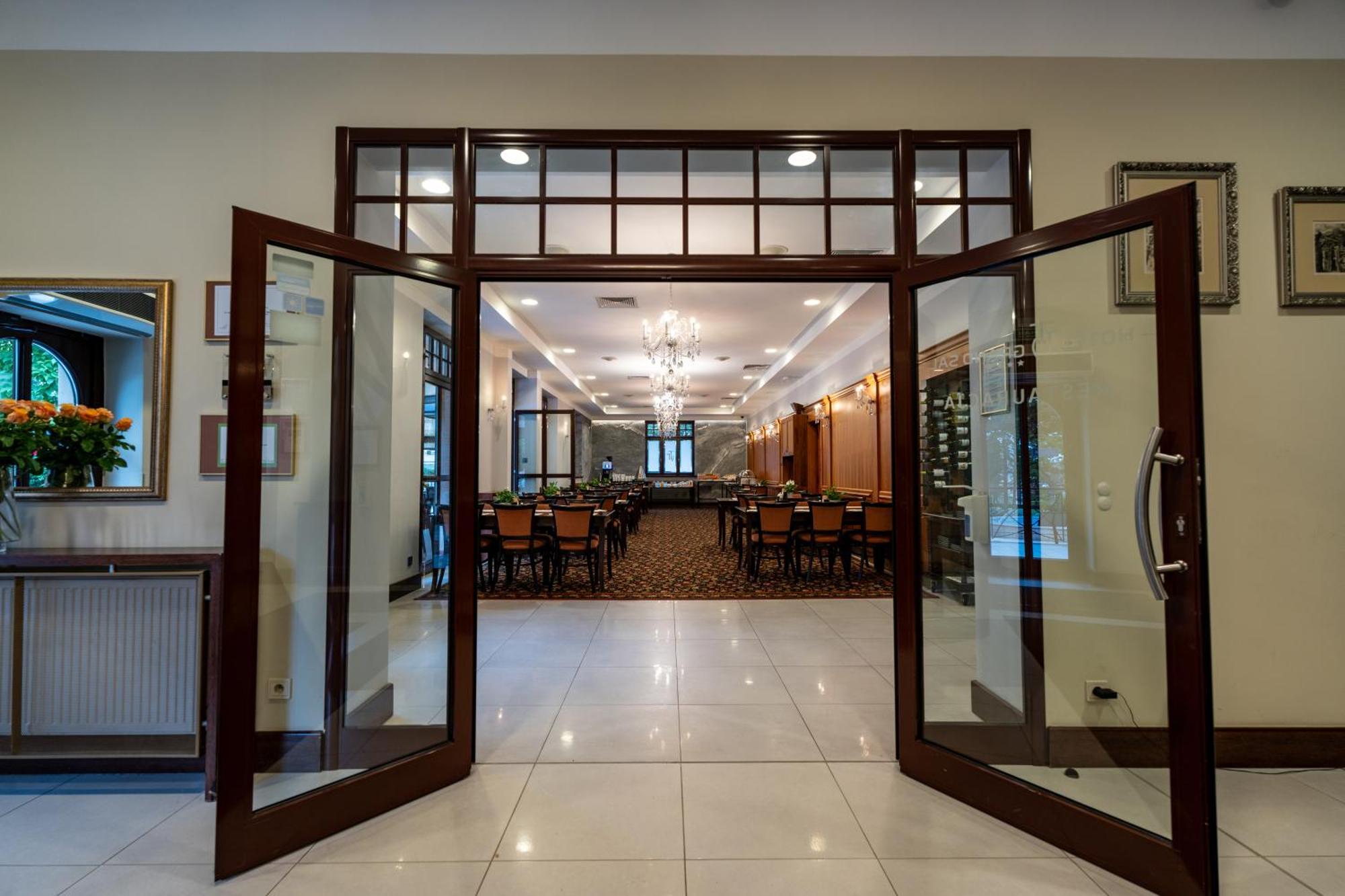Grand Sal Hotel เวียลิชกา ภายนอก รูปภาพ