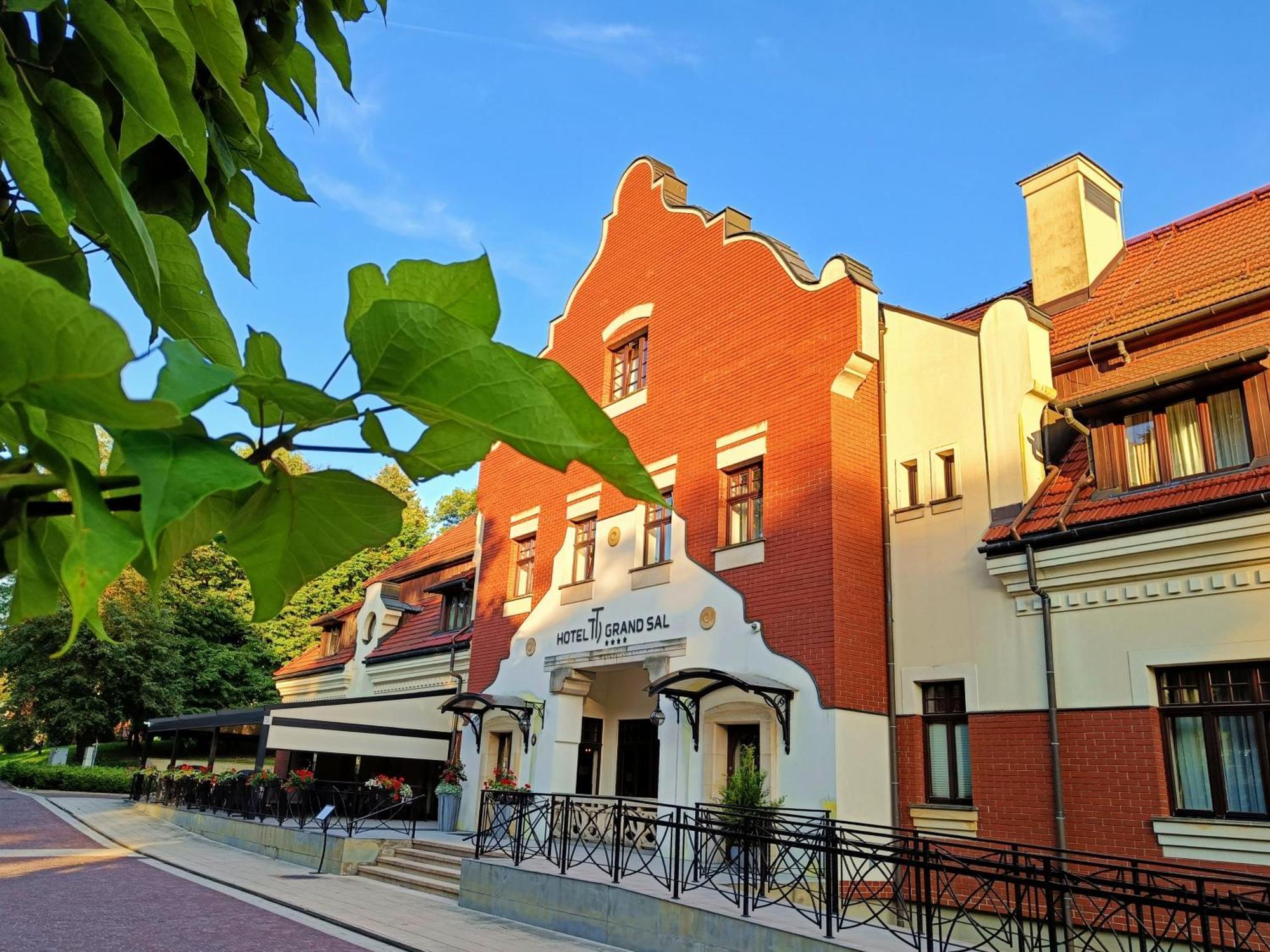 Grand Sal Hotel เวียลิชกา ภายนอก รูปภาพ